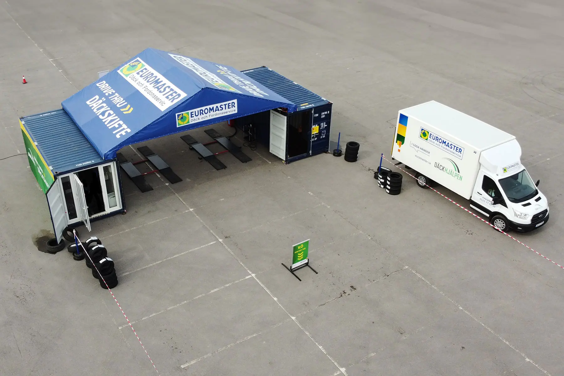 byta däck - drive-thru tältet på Stora Coop öppet för säsongen