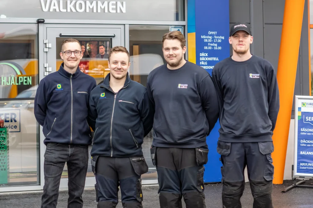 Medarbetare på Däckhjälpen önskar god jul.