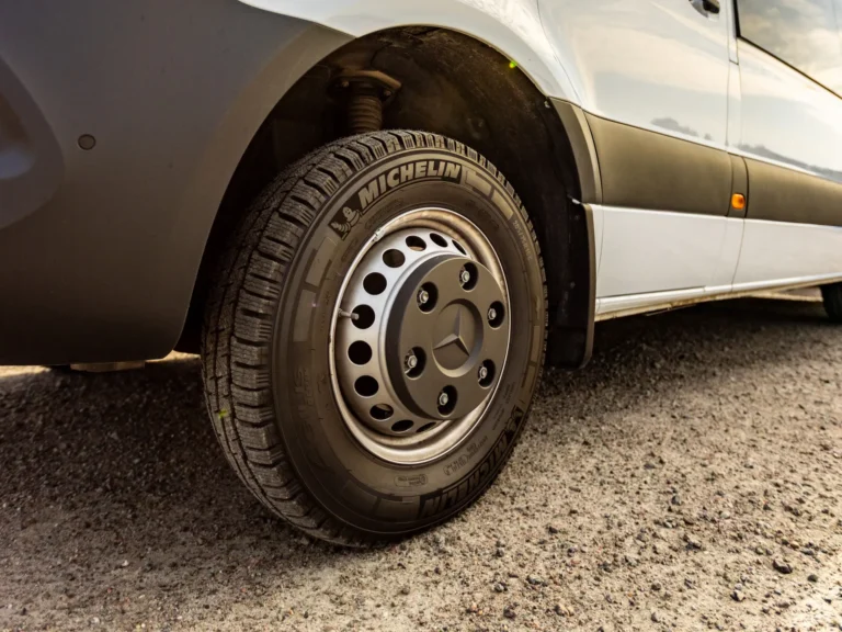 Michelindäck på lätt lastbil.